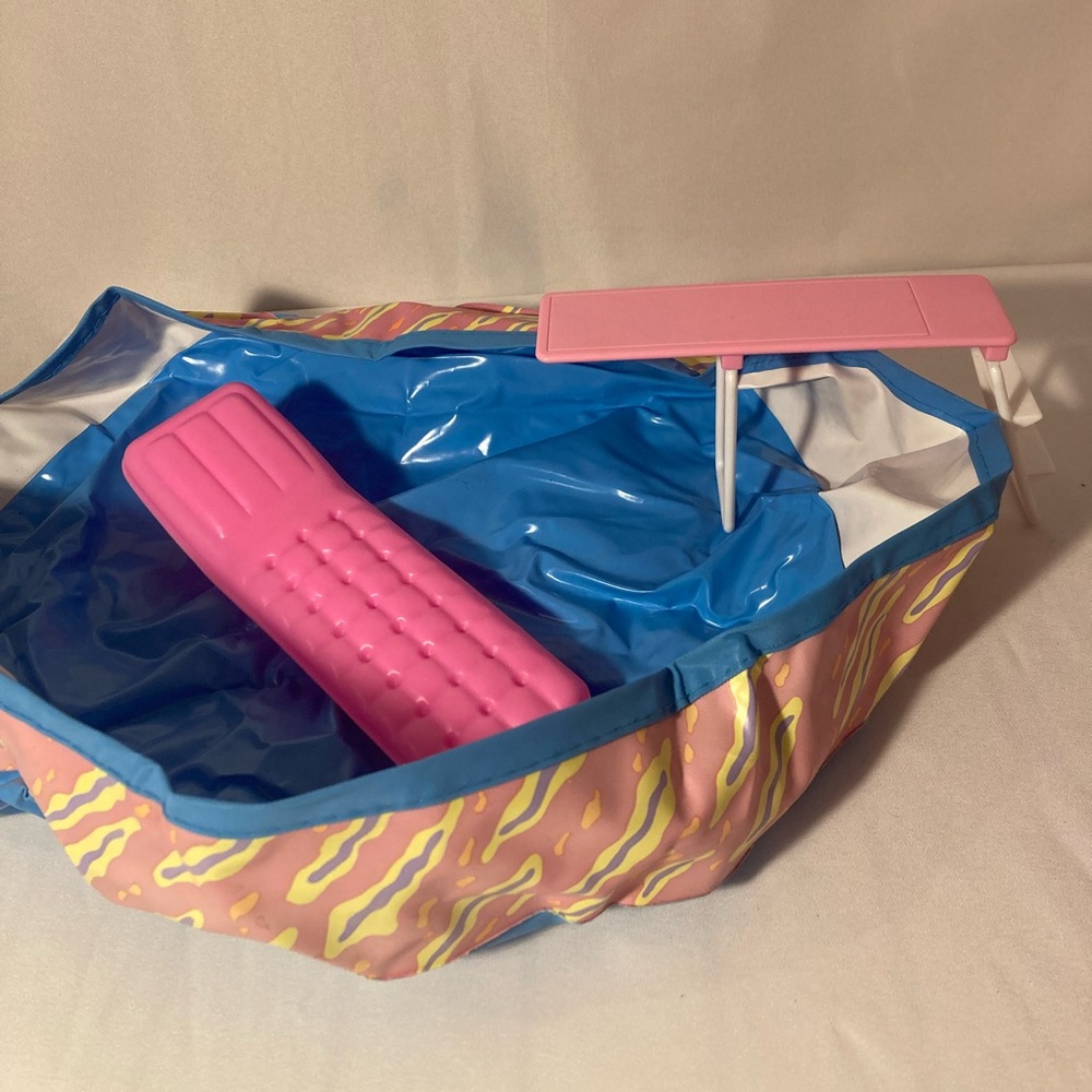 Vintage Barbie 1990s pool w/ acc